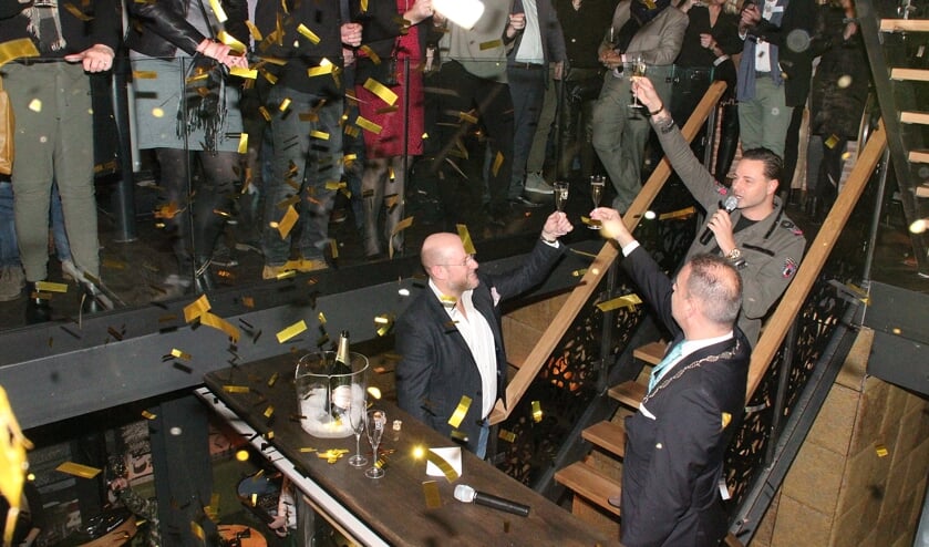 • Björn van Dijl (links) tijdens de opening van Le Barrage, enkele jaren geleden.