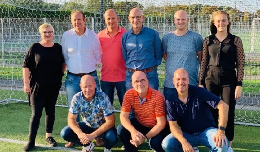 De fusiecommissie: achter Marian van Schipstal, Henk Werkhoven, Gijsbert ten Hoeve, Gijsbert Klein, Patrick Kersbergen en Coby Lissenburg. Voor Mike Peelen, Ton Hendrikx en Thierry Bek. (Foto: PR)