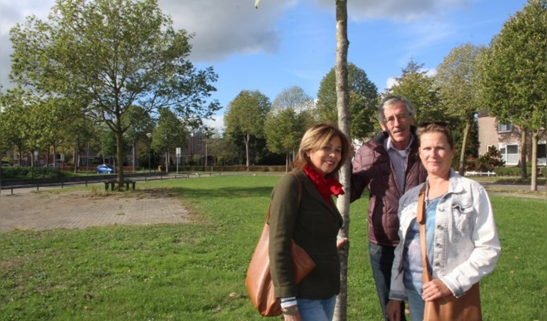 Marjon van Hoof (links) weet met haar bewonersgroepleden en buurtbewoners goed wat ze met hun wijk willen. (Foto: Lysette Verwegen)