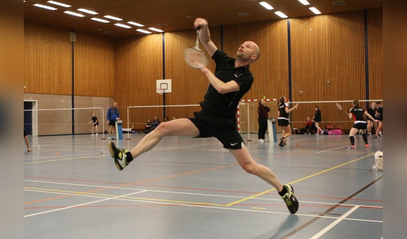 • Jeffrey van Luijn won zijn singlepartij.