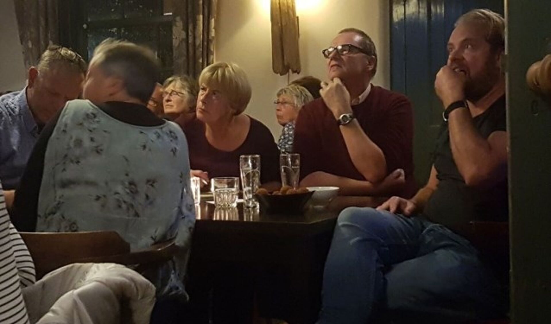 Elke derde vrijdag van de maand organiseert Stichting Libel een gezellige én leerzame pubquiz in koffiehuis Het Wapen van Linschoten en Snelrewaard. (Foto: EJH)