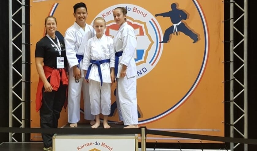 Van links naar rechts: Sensei en Coach Daphne Pieterson, Luc Verbeek, Kyra Ververs en Noa Pichel.