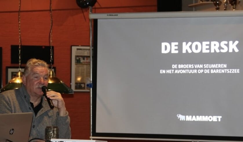 Op ludieke wijze vertelde Frans van Seumeren, geïllustreerd met een film, over de spectaculaire berging van de Russische onderzeeër de Koersk in 2001. (Foto: Gerard van der Lit)