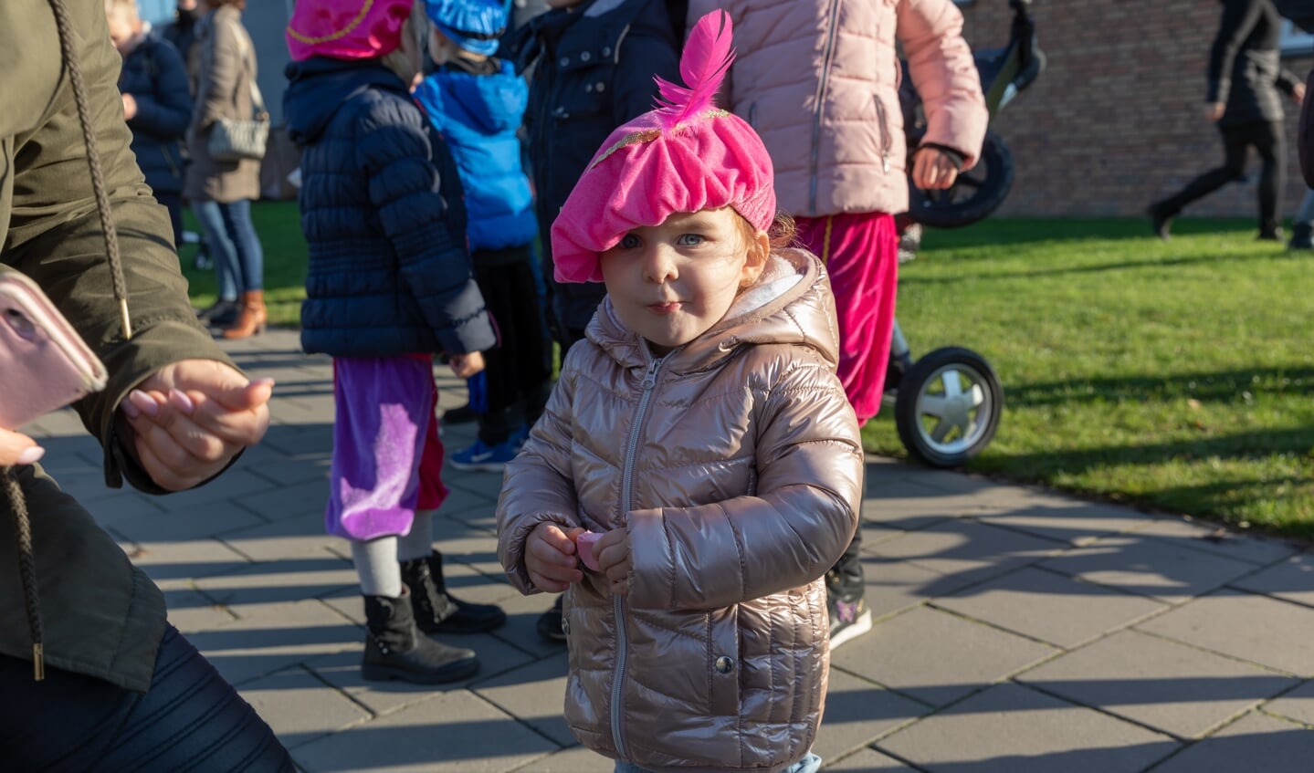 • Aankomst Sinterklaas en Zwarte Piet in het dorp Eethen. 