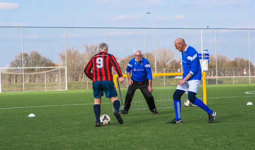 • Ook elders in de regio wordt walking-footbal beoefend.