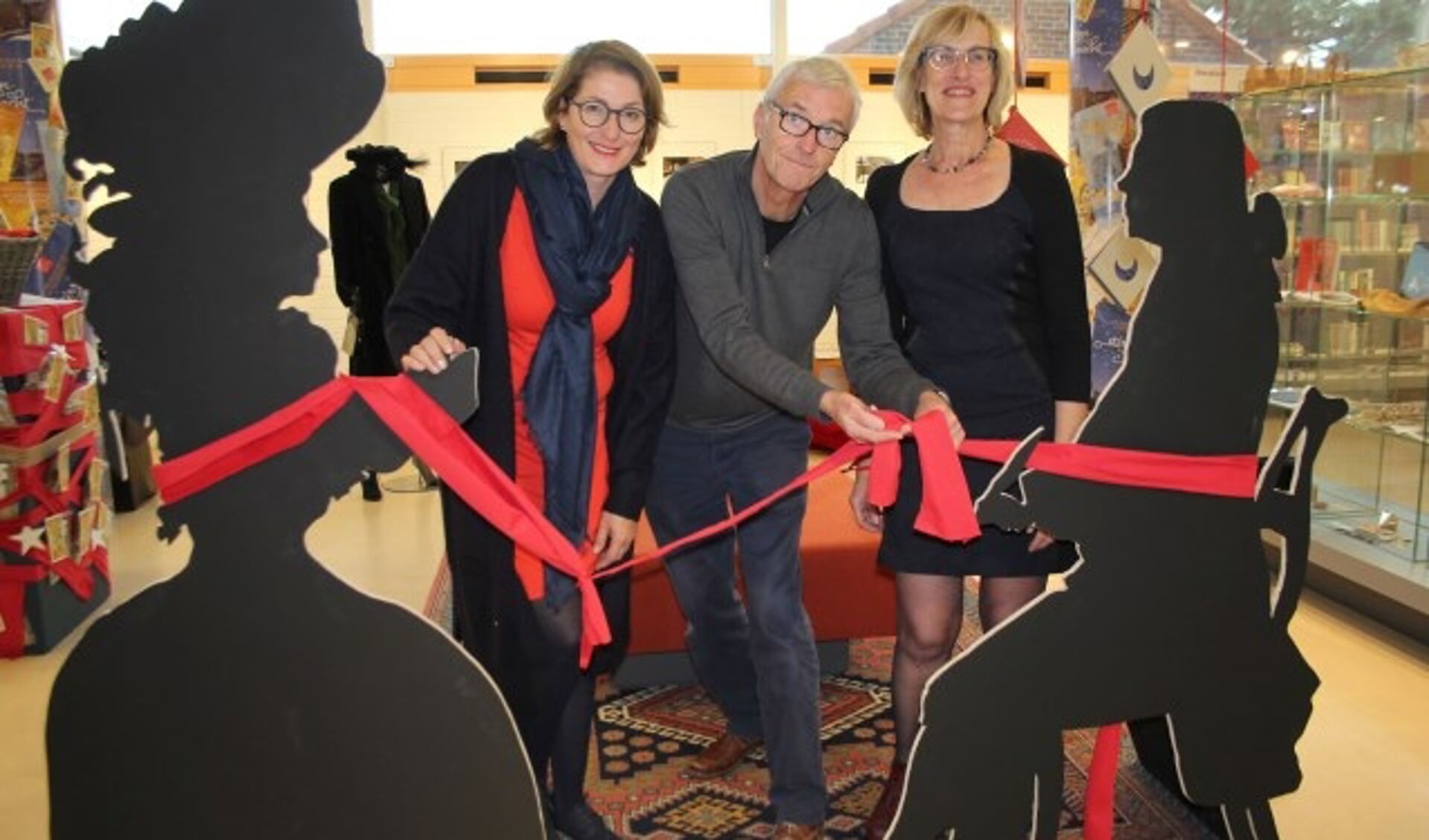 De makers van de tentoonstelling willen ook zelf het lintje nog wel een keer doorknippen. (Foto: Lysette Verwegen)