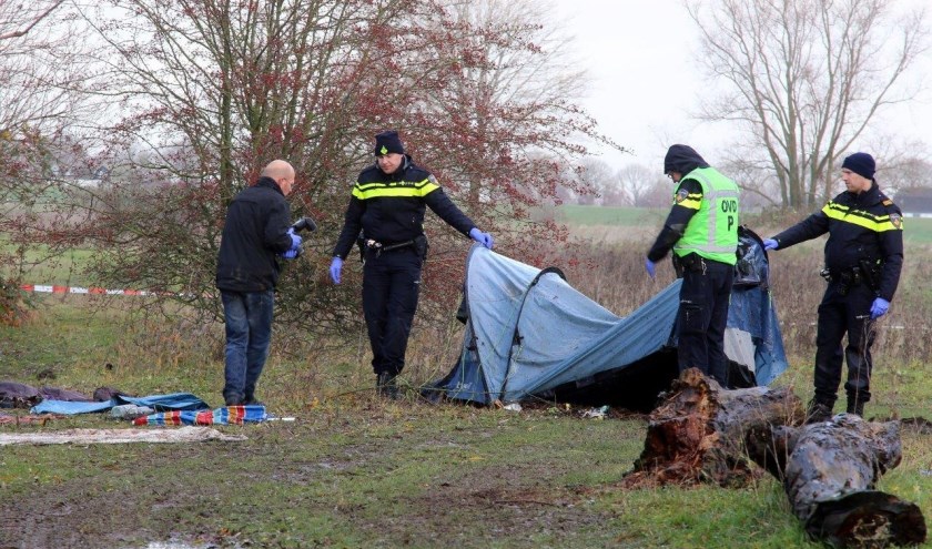 • Afgelopen weekend werd een illegale kampeerder verrast door hoog water.