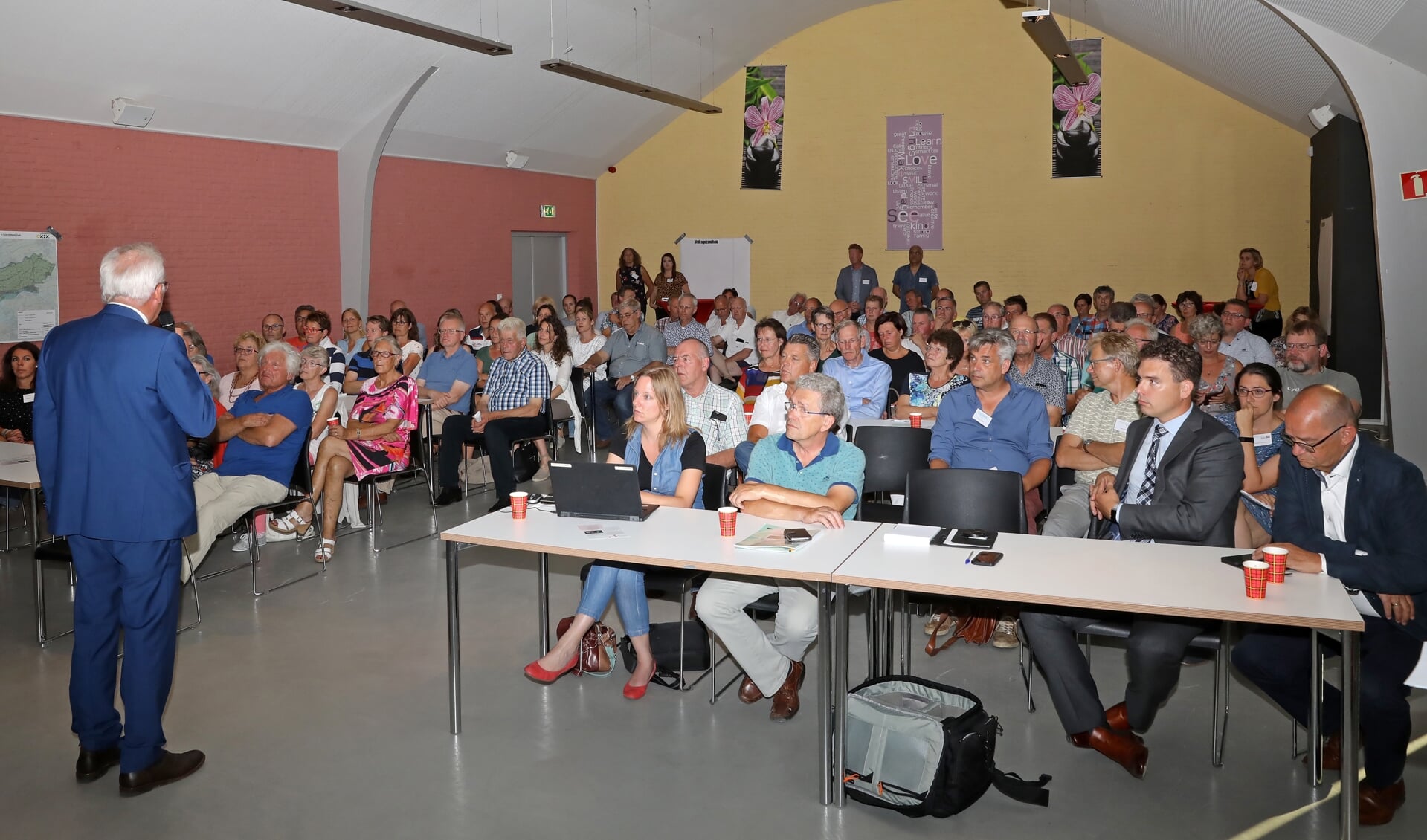 • In De Spil te Bleskensgraaf vond eerder dit jaar een informatieavond over de verspreiding van PFOA in de streek plaats.