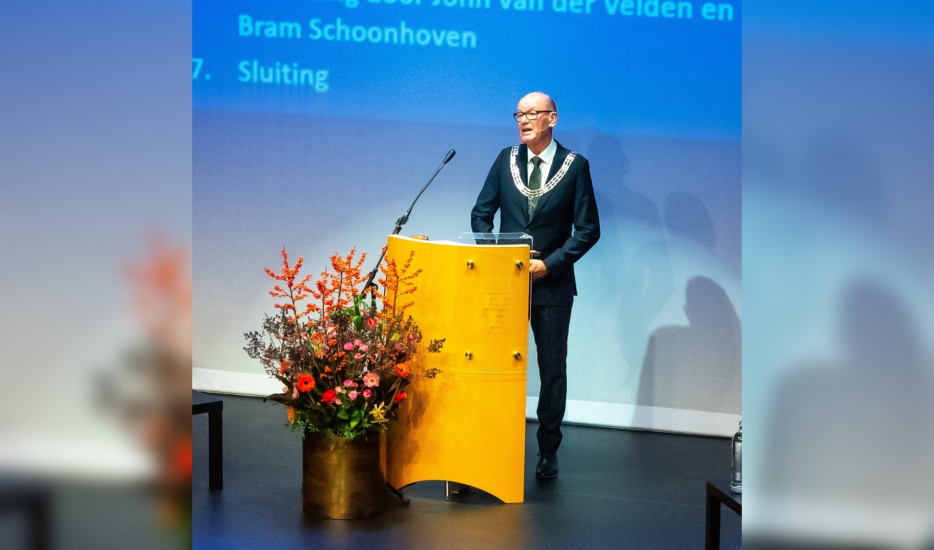 • Wim Groeneweg tijdens de laatste en buitengewone raadsvergadering van Vianen.