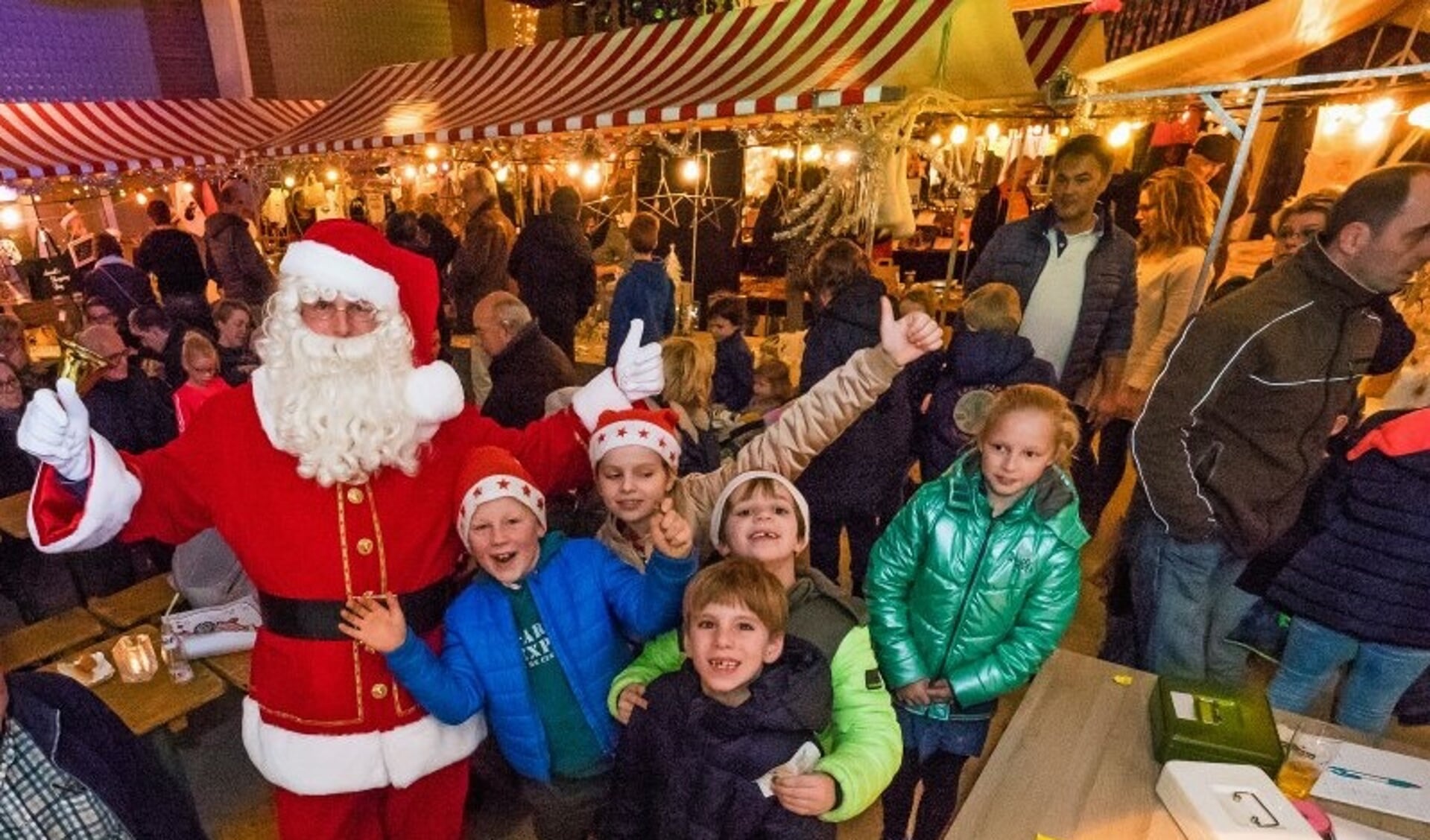 • De kerstmarkt in Rhenoy was vorig jaar een succes. 