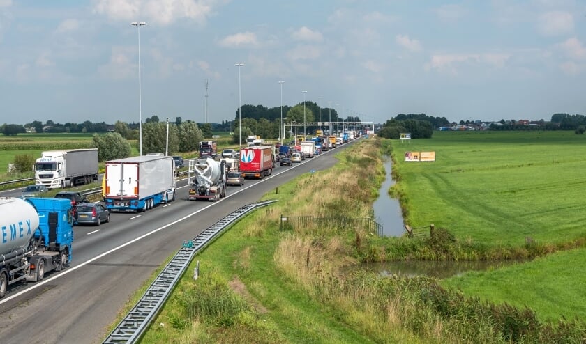 <p>• Files vormen steeds vaker een probleem, wegverbreding is een van de oplossingen. </p>