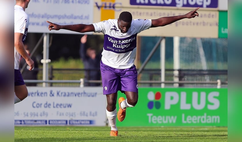 <p>• Ansu Camara in het shirt van zijn vorige club LRC.</p>