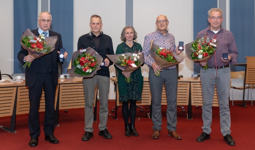 • Vijf inwoners kregen een penning uit waardering voor hun vrijwillige inzet.