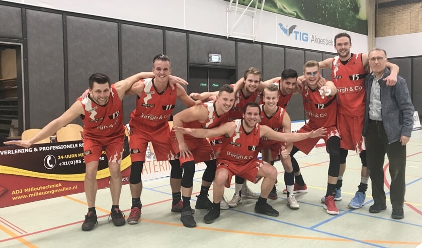 Patrick Both, Ton Visser, Sander Visser, Daan van der Pol, Martijn Both, Stijn Visser, Jimmy van Leeuwen, Cas Vos, Niels Plieger en coach Dusan Bozic.