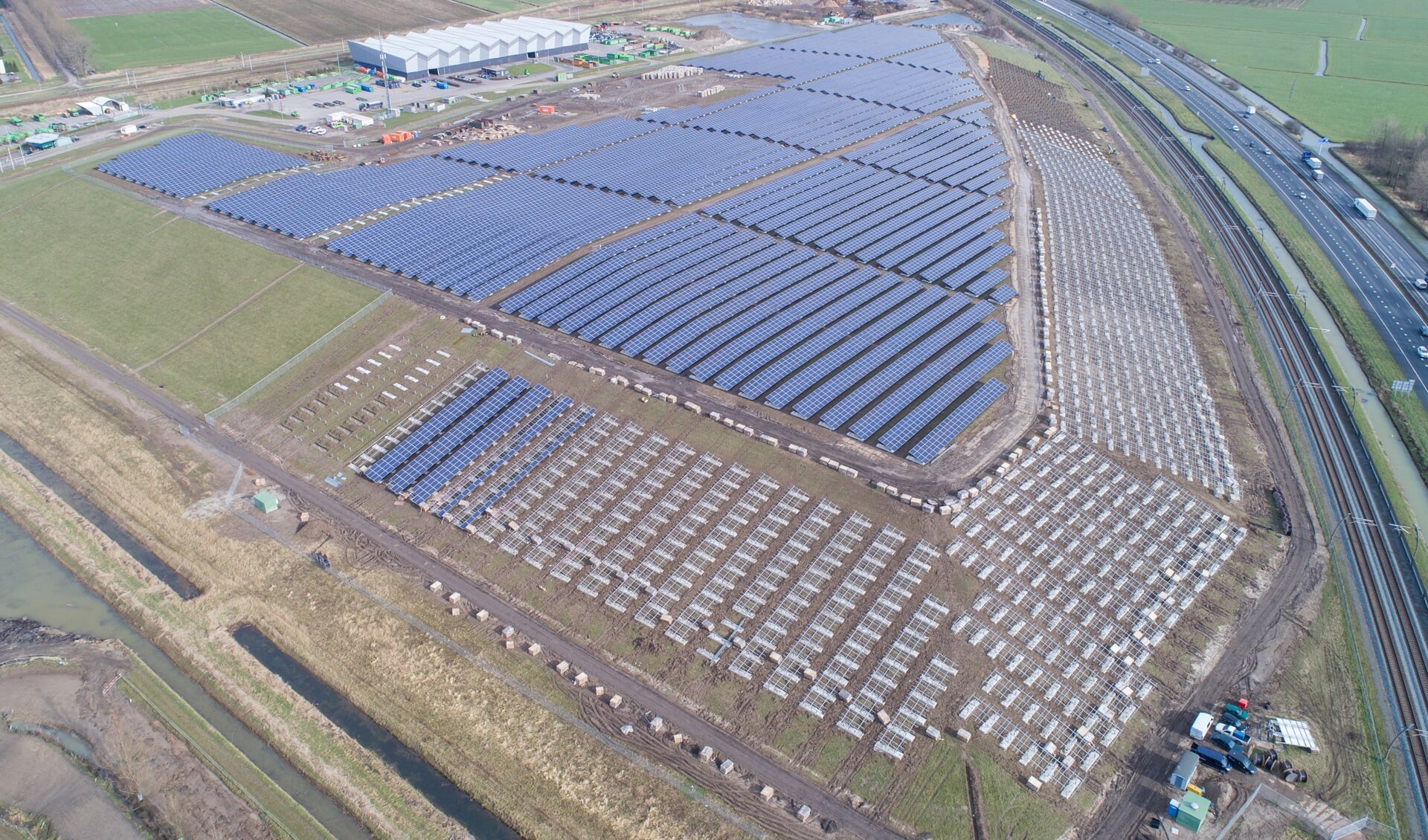 • Het zonnepark in Geldermalsen krijgt in totaal 34.700 zonnepanelen.
