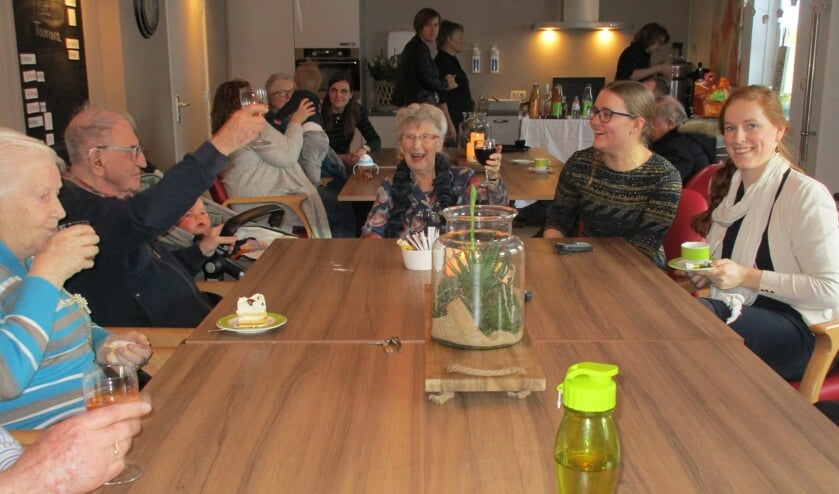 • Gezelligheid bij de heropening dagbesteding.