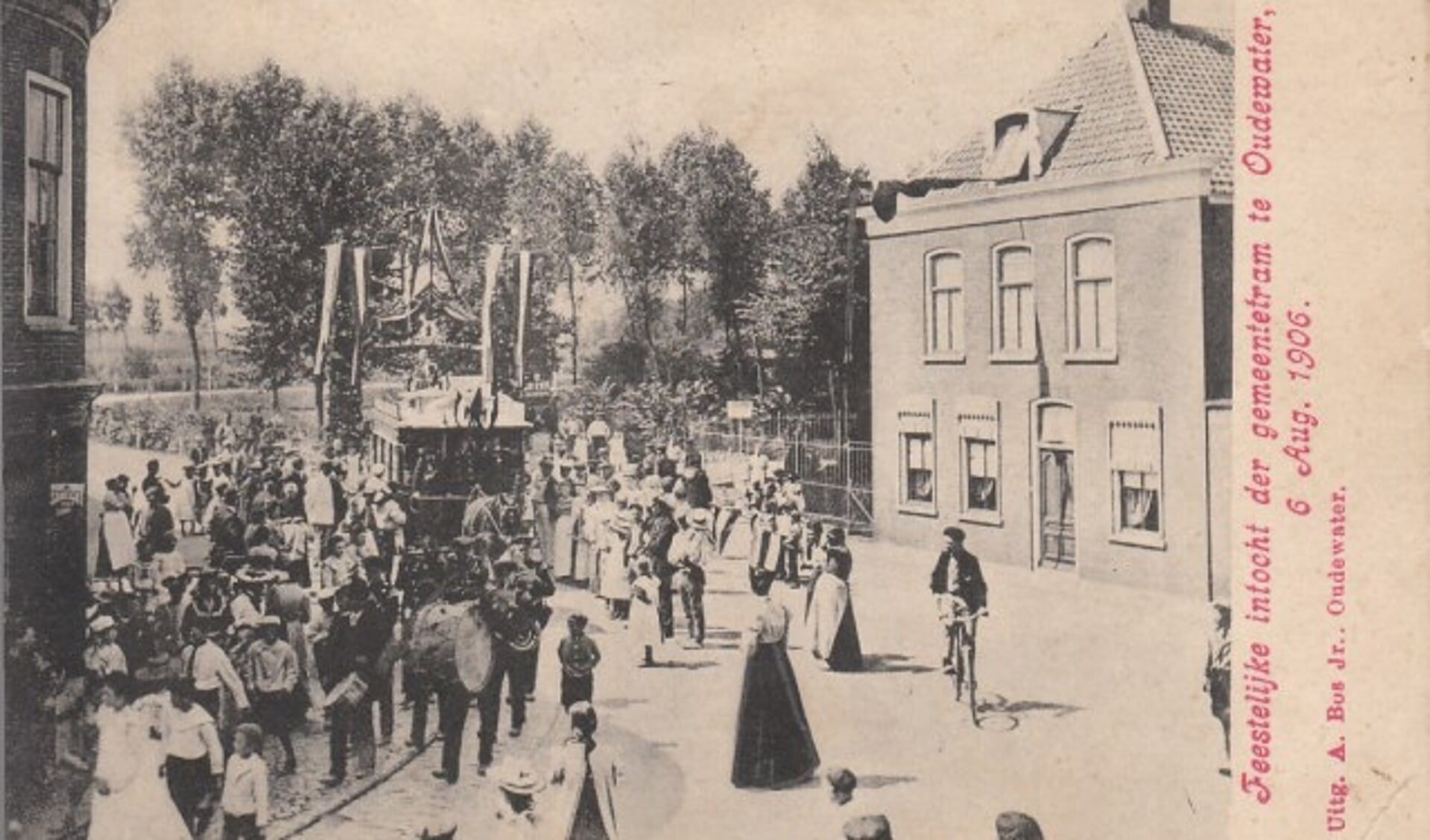 De feestelijke intocht van de paardentram in 1906