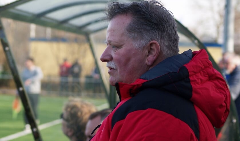 • Cees van Bavel in 2018 als interim-trainer van SVW.