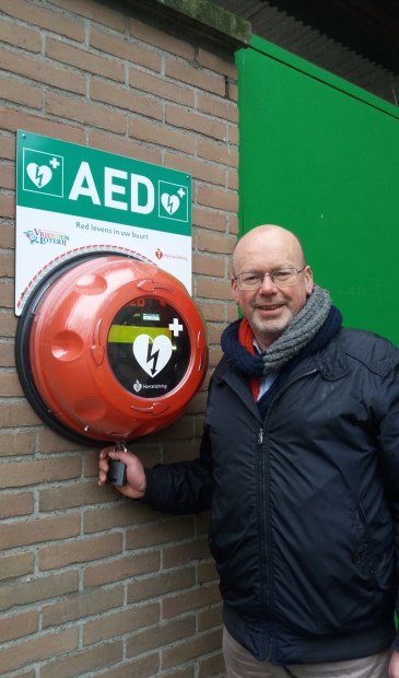• Stem van Krimpen-raadslid Bert Luijendijk bij een AED.