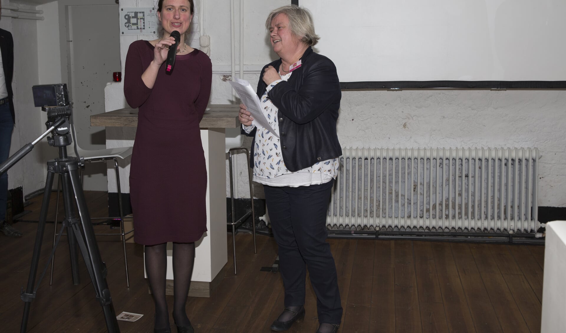 • Marjan van der Meij vertegenwoordigde in Dussen haar zus Carola Schouten, die de tiende Toontje Sprenger pluim heeft gekregen.