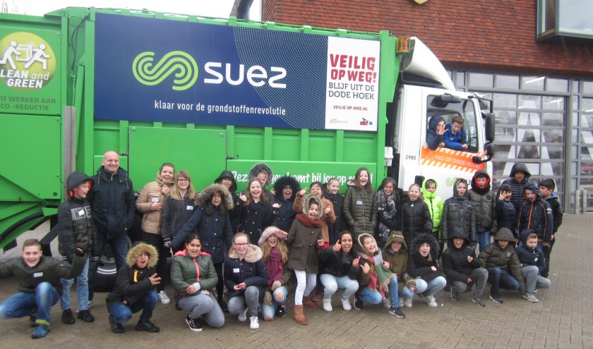 • De groepen 7 en 8 van de Hobbitstee kregen les over de dode hoek.