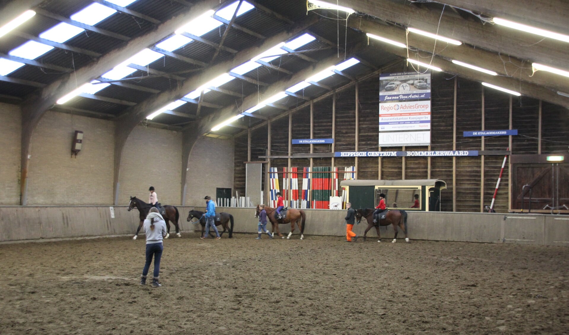 • Wegens het succes op donderdag gaan Sport BSO Bommelerwaard en het Hippisch Centrum Kerkwijk het paardrijden ook op maandagmiddag aanbieden.