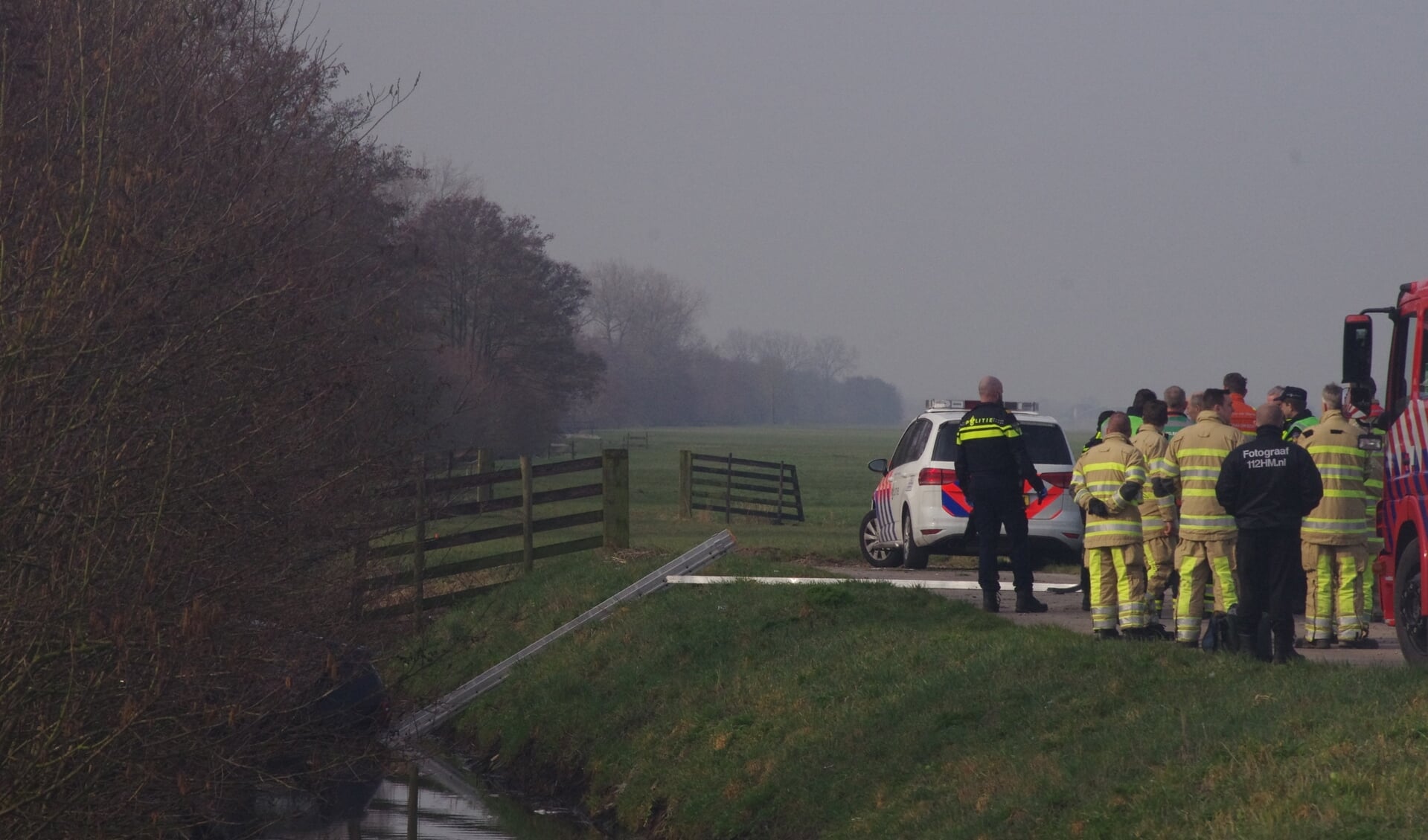 • In Polsbroek is een dode aangetroffen in een auto die te water is geraakt. 