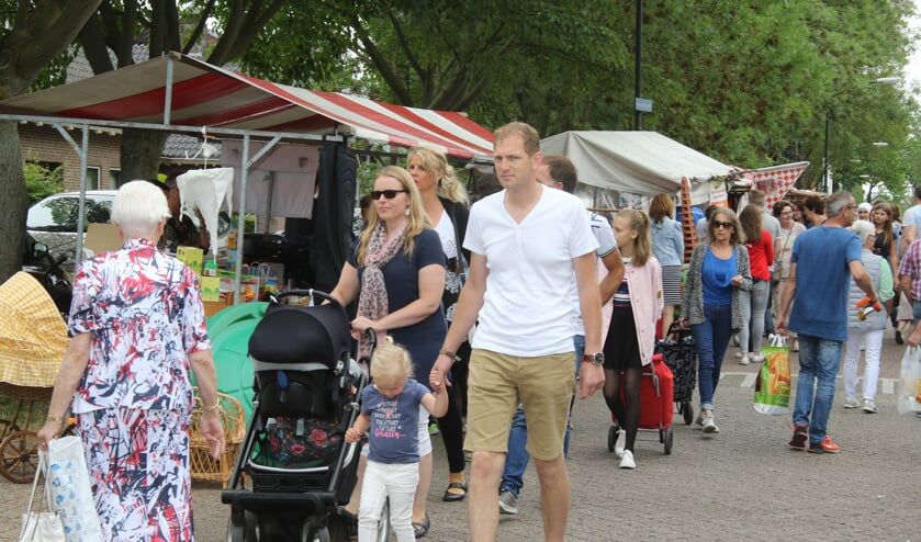 De jaarmarkt in Wijk en Aalburg is altijd druk bezocht.