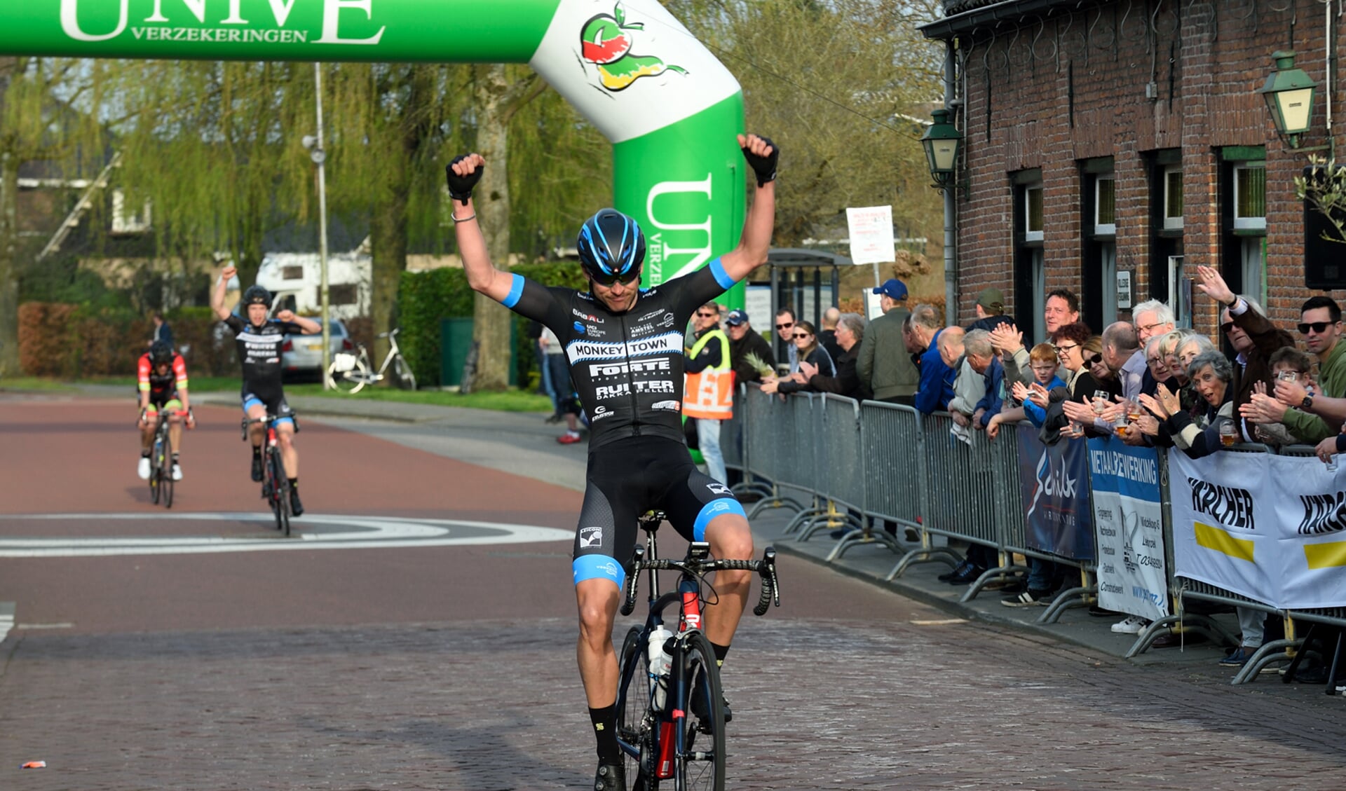 • Peter Schulting wint de Ronde van Lexmond.