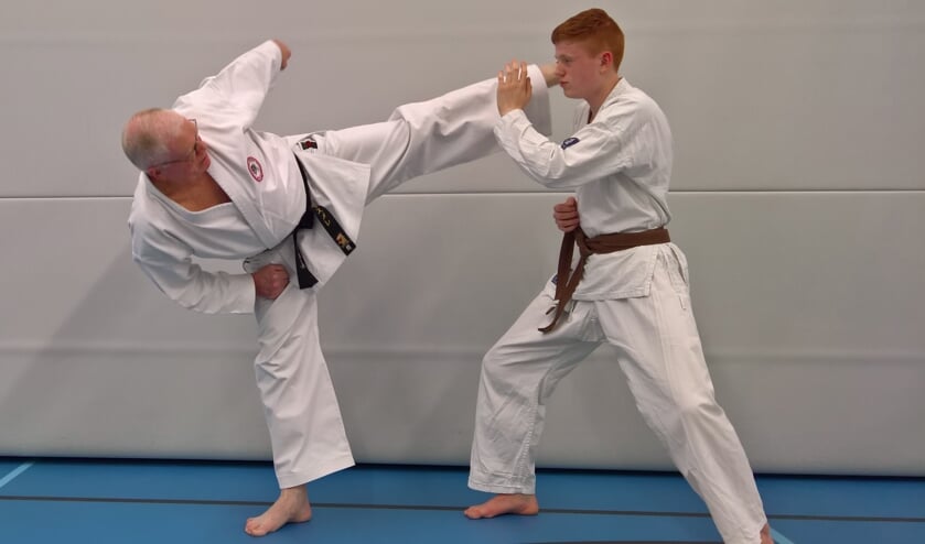 • Gerrit Bezemer in actie met kleinzoon Milan Molenaar.