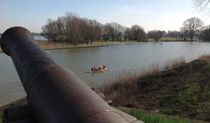 De Afgedamde Maas bij Woudrichem.