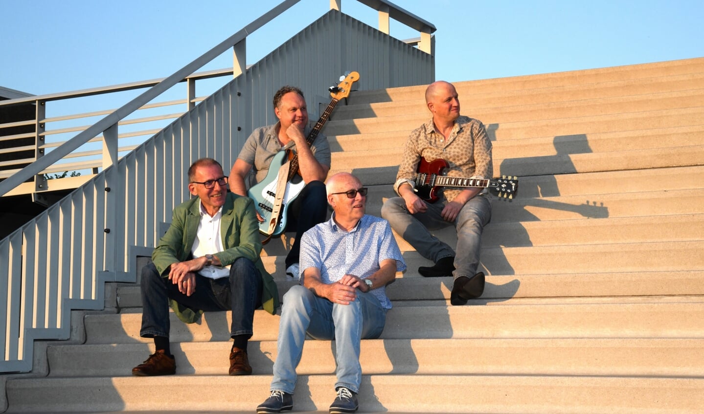 • De begeleidingsgroep van MultiMusic, met Martin Boskamp (piano/accordeon) Marcel Perik (contrabas) Peter Boermans (drums) Simon Dekker (gitaar).