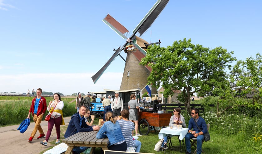 <p>• Een hek om Kinderdijk is voor de dorps- en molenbewoners niet de oplossing.</p>