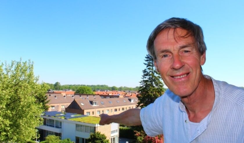Volkert Bakker: "De mensen die in de flat tegenover ons wonen, kunnen van ons dak genieten." (Foto: Margriet van Dam)  
