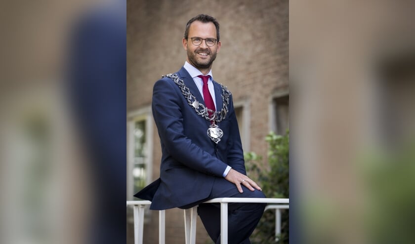 • Burgemeester Laurens de Graaf.