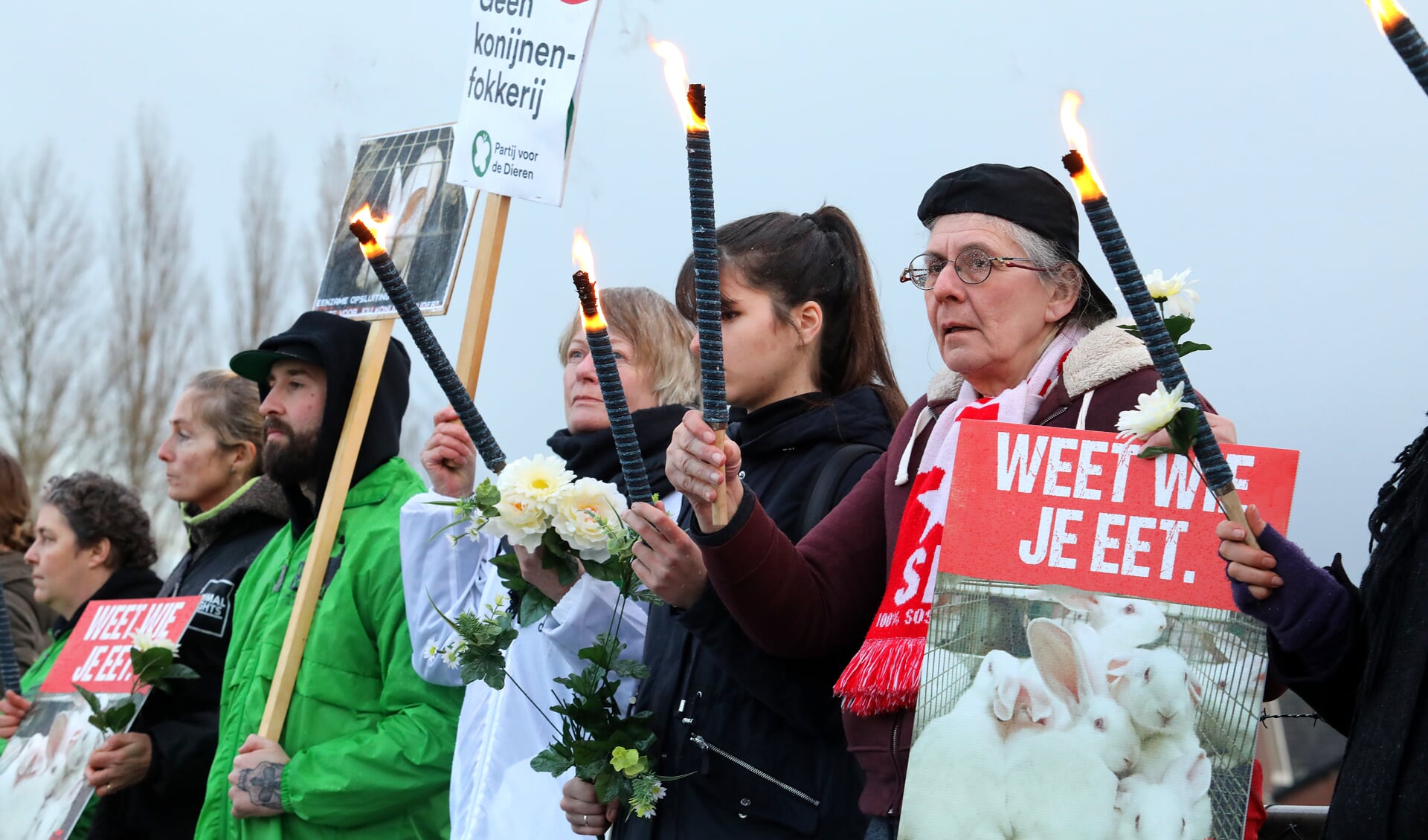 • Ook in december hield Konijn in Nood een demonstratie in Leerbroek.