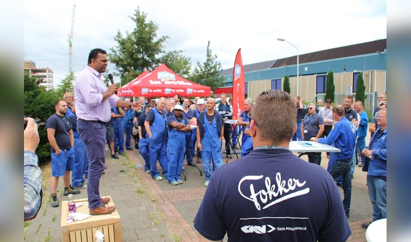 <p>• Onder meer bij Fokker gaat gestaakt worden.</p>