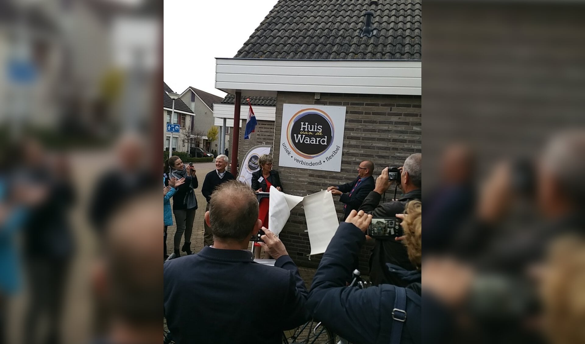 • Het Huis van de Waard in Bleskensgraaf bij de opening in 2016.