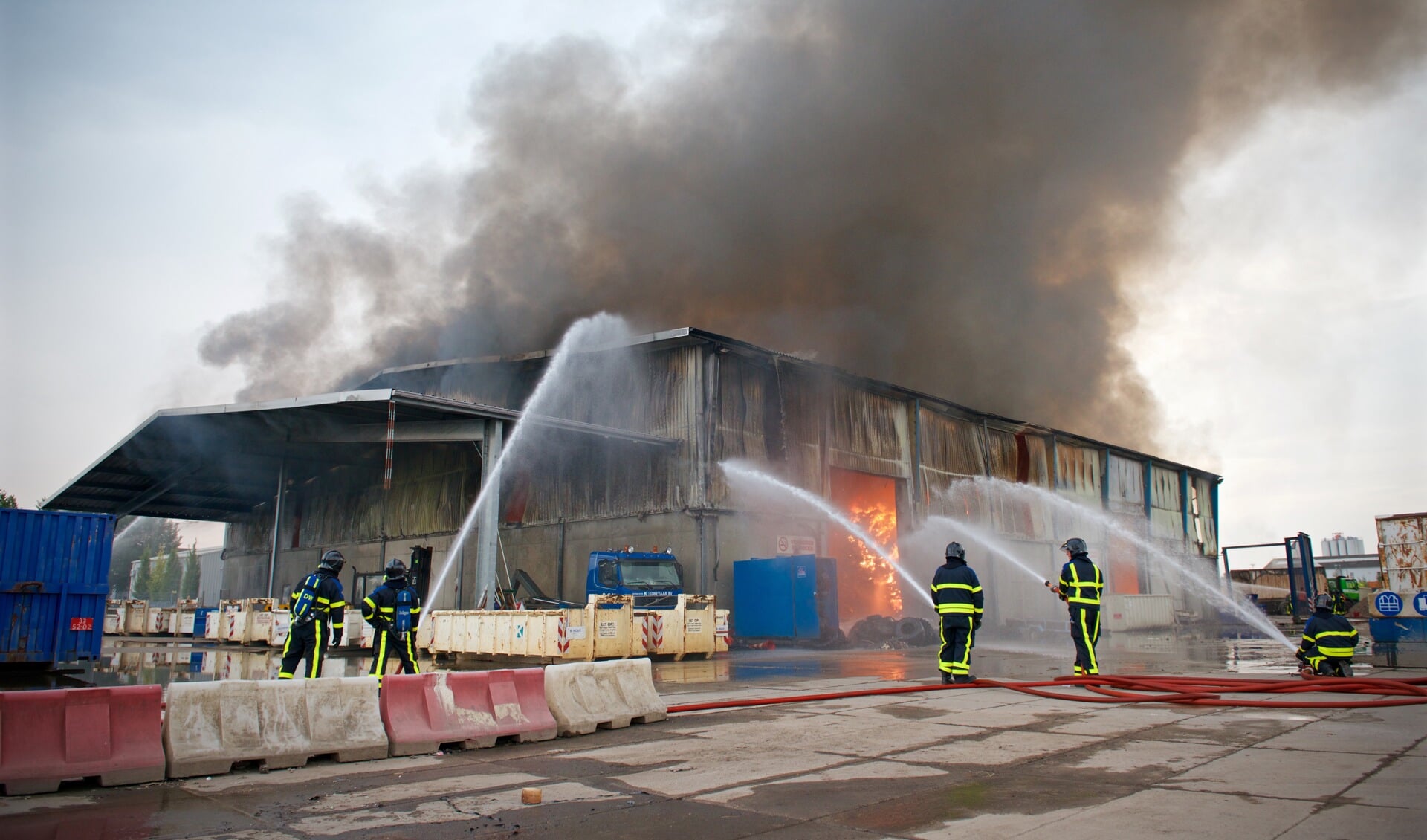 • De PFOA zou afkomstig kunnen zijn van de brandblusmiddelen, ingezet tijdens de brand in 2015.