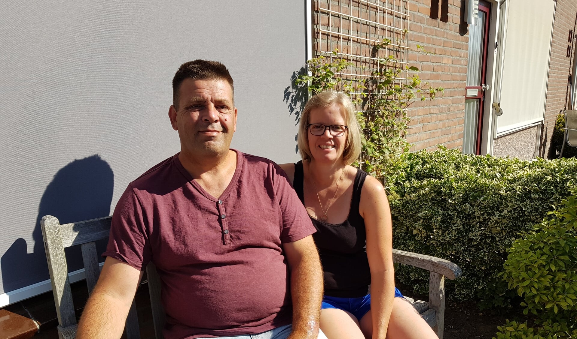 Steven en Amber Lobregt uit Rijswijk, vlak voor hun vertrek naar de Nijmeegse Vierdaagse.