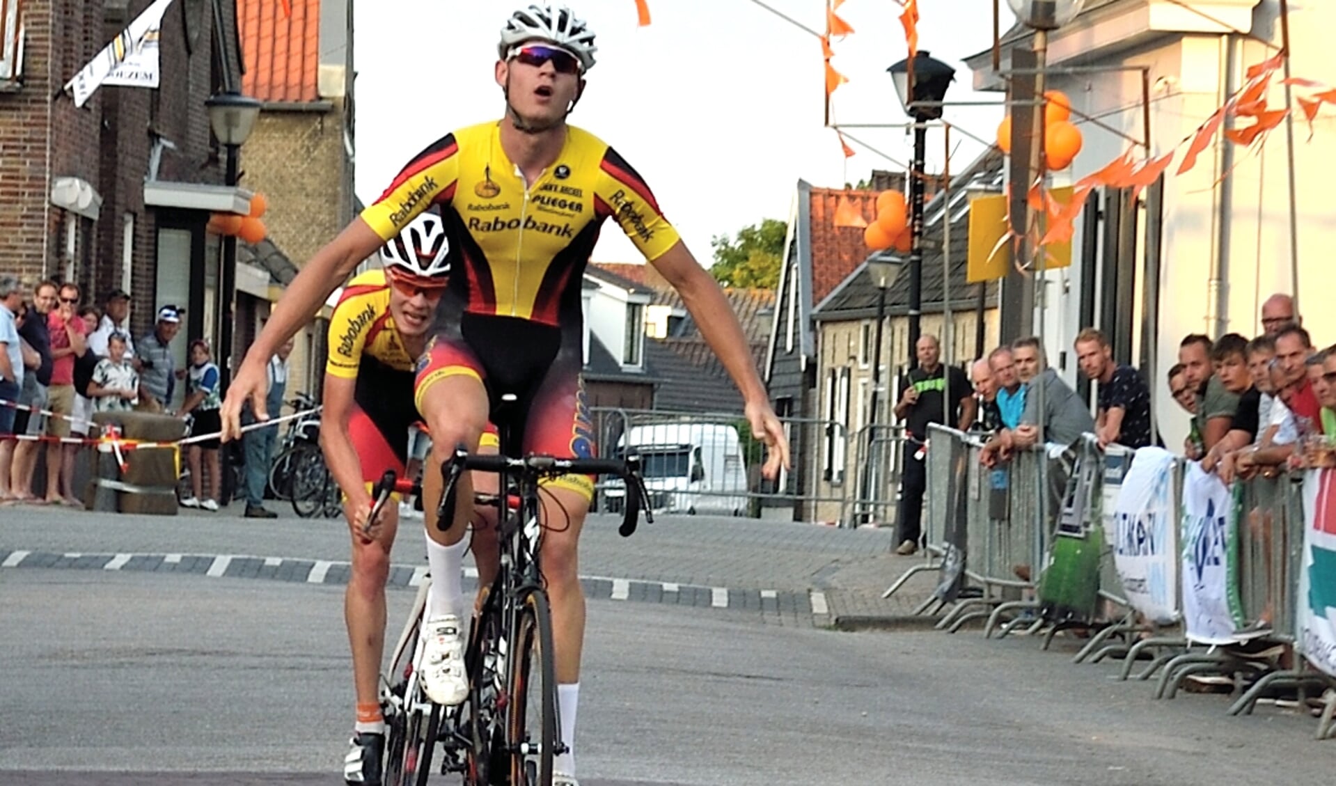 • Meeuwisse klopt ploeggenoot Klijnjan in de sprint.