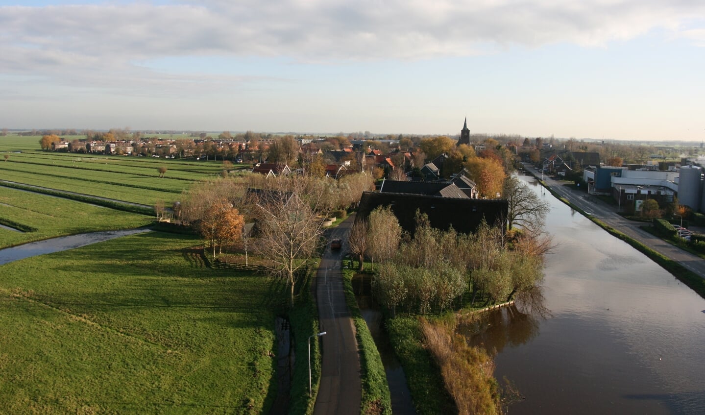 • Uitzicht vanaf molen De Vriendschap, met links de locatie van Bleskensgraaf West.