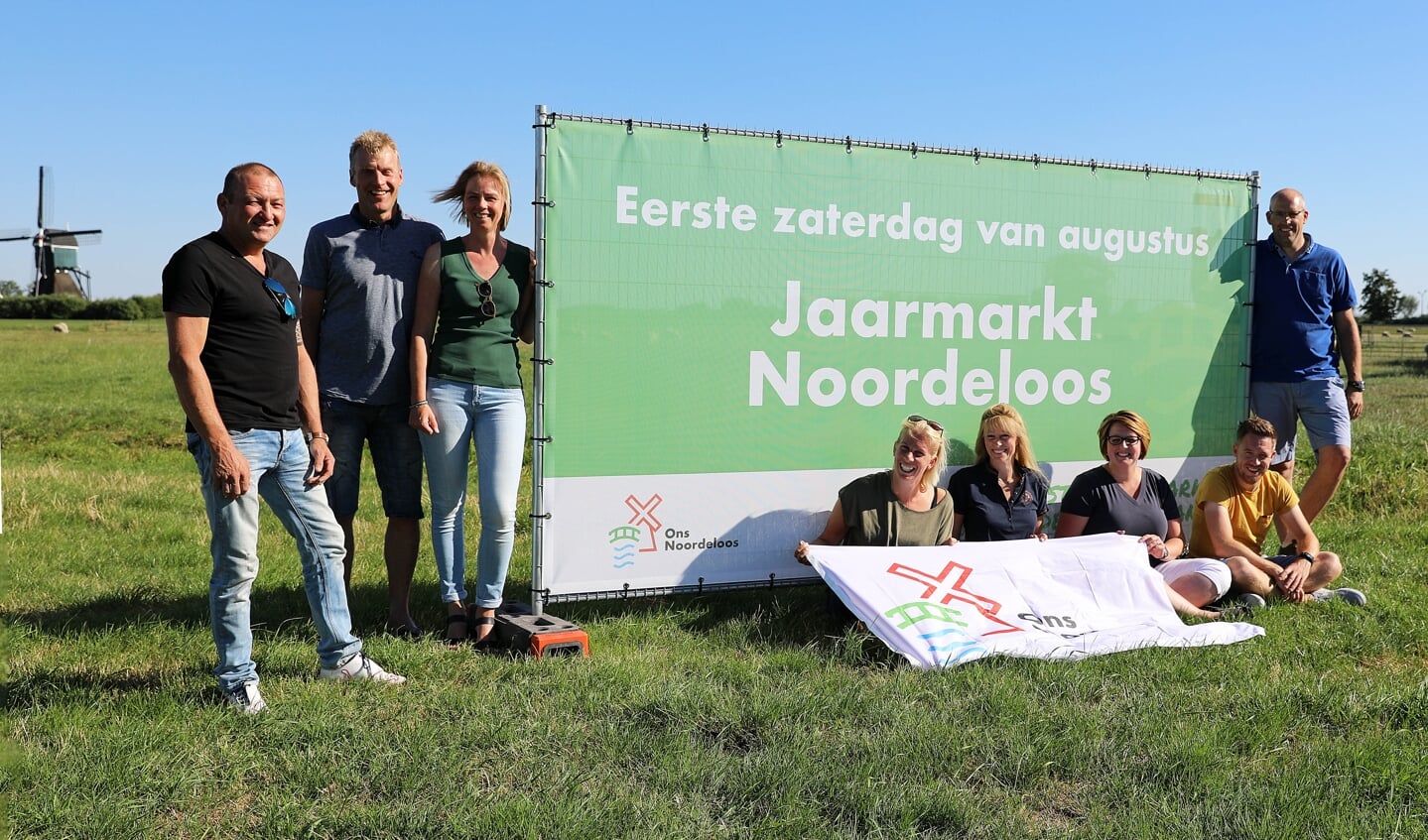 • Het bestuur van Ons Noordeloos.