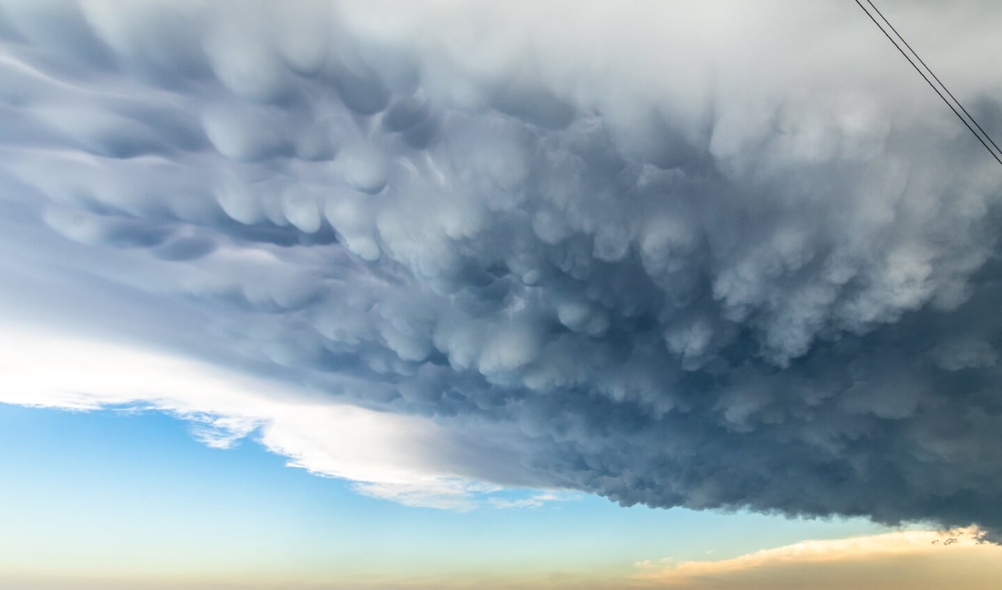 • Mammatuswolken boven Elk City in Oklahoma USA 28 mei 2018. 