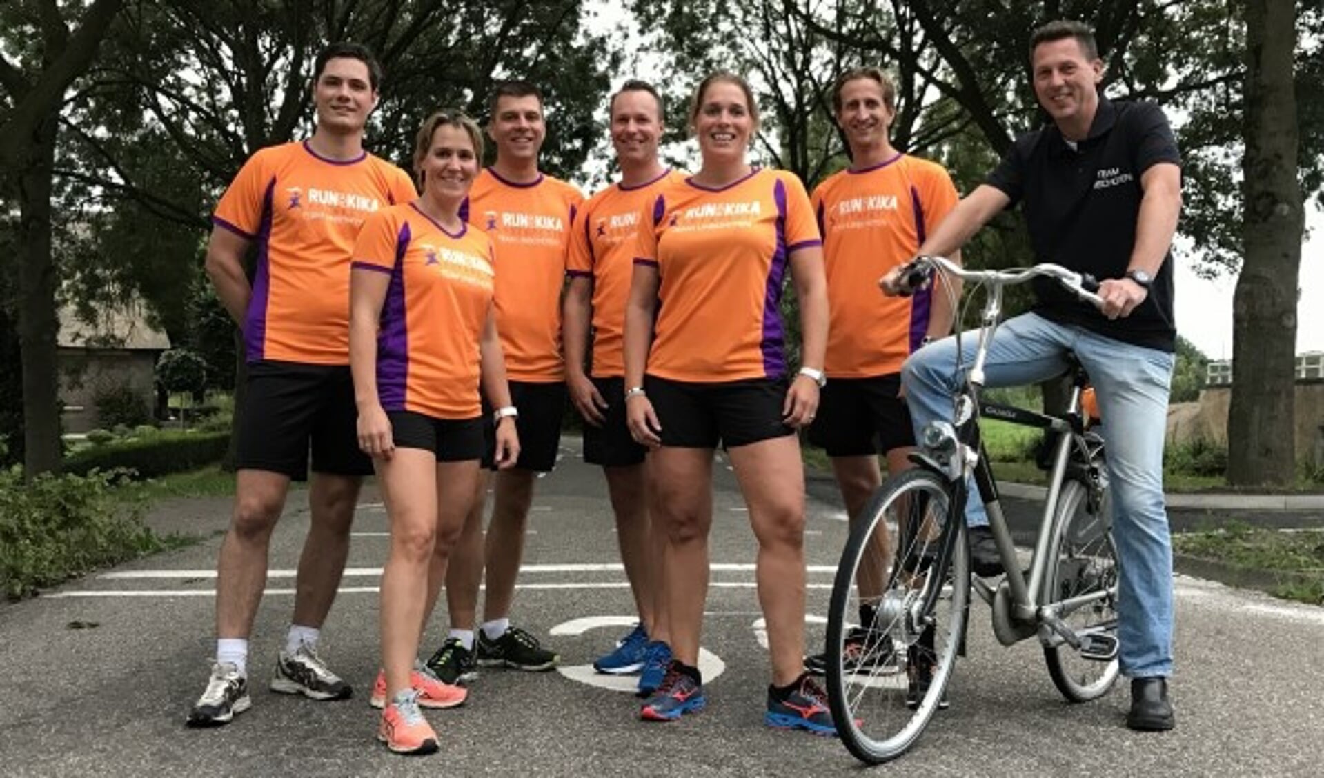 V.l.n.r.. Mark den Boer, Moniek en Roy v.d. Bosch, Wim Boer, Martijn Bakker, Sandra van Ringelesteijn, Nico Langhout, teamsupporter Bonne van Ringelesteijn. (Foto: Janneke Severs-Hilgeman)