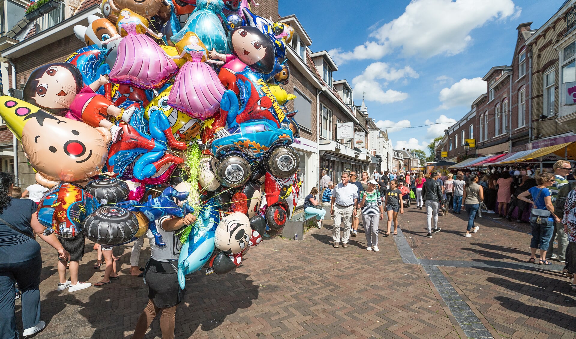 • De zomermarkt in Leerdam vorig jaar. 