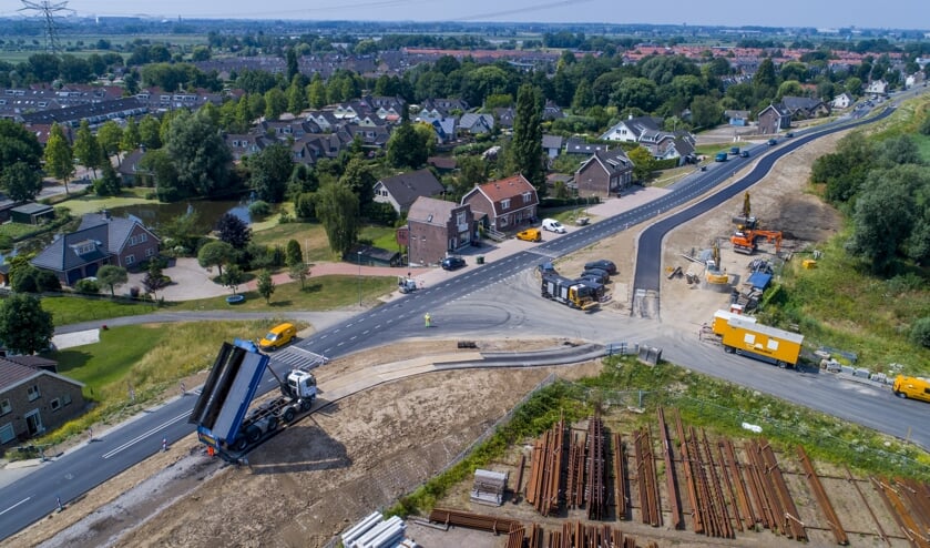 <p>• Werkzaamheden tijdens de laatste fase van de dijkversterking.</p>