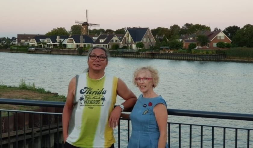Frank Wissink en Nelleke Slotboom houden een open ochtend yoga in Capelle aan den IJssel.