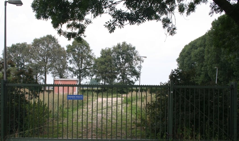 • De locatie aan de Broekgraaf waar defensie de toren wil plaatsen.