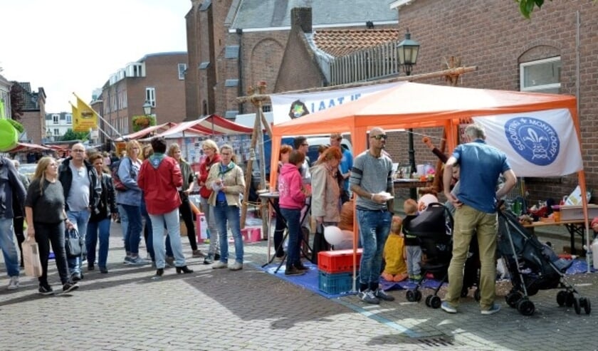 Niet alleen Scouting Montfoort, maar zeker ook vele andere verenigingen zijn op de Jaarmarkt aanwezig om zich te presenteren in een van de vele kramen. (Archieffoto: Paul van den Dungen)
